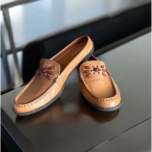 NATURALIZER Ady Tan Leather Mules Flats Slip On‎ Slides Beaded Detail Size 8 - Picture 1 of 3